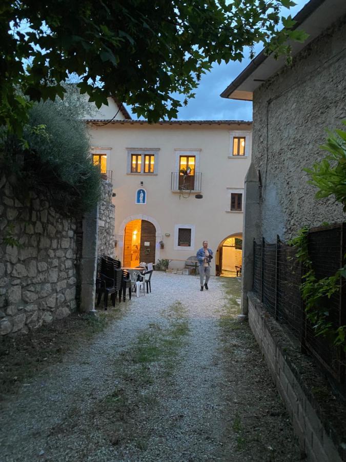 Hotel Dimora Dell'Arte à Navelli Extérieur photo