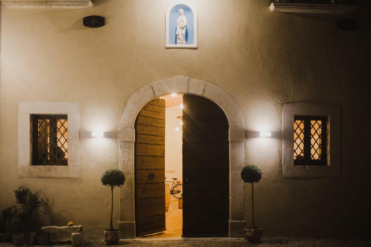 Hotel Dimora Dell'Arte à Navelli Extérieur photo