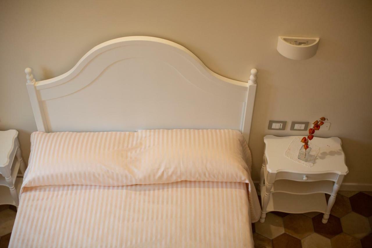 Hotel Dimora Dell'Arte à Navelli Extérieur photo