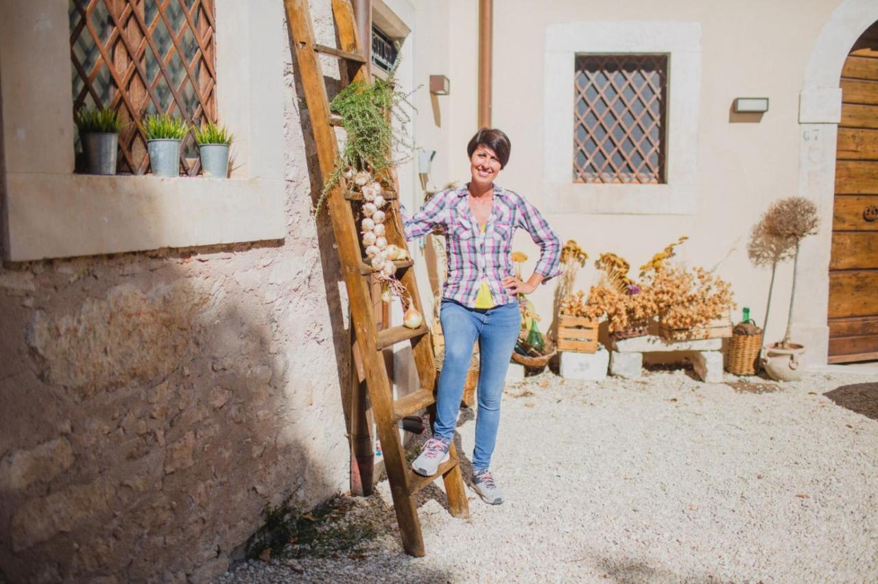 Hotel Dimora Dell'Arte à Navelli Extérieur photo